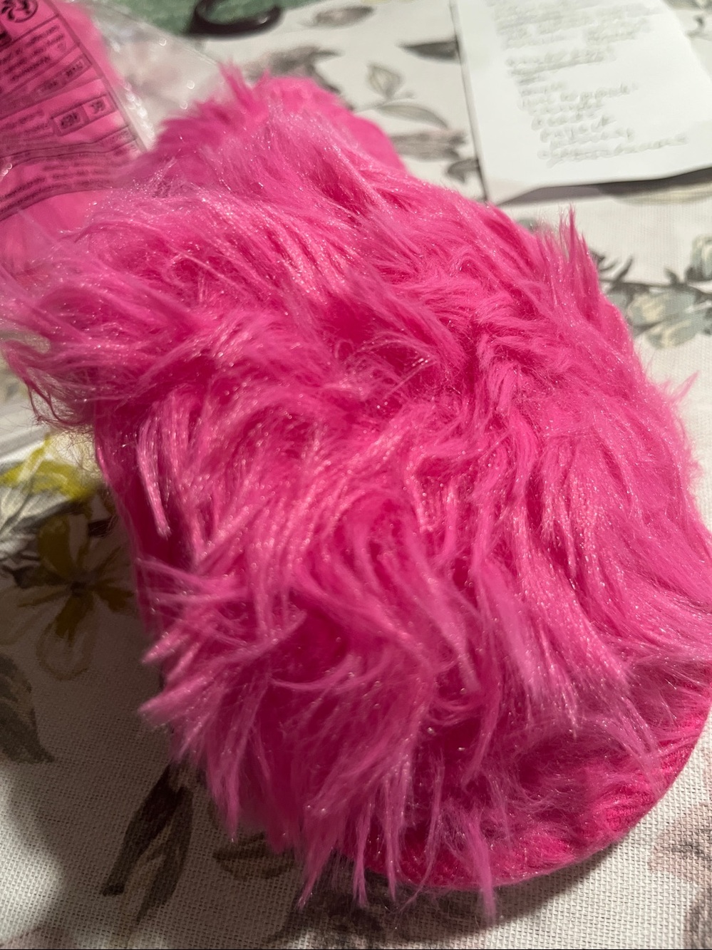 AMAZON Fuzzy Hot Pink Fluffy Slide Slippers Size 7 NIB - Picture 3 of 4